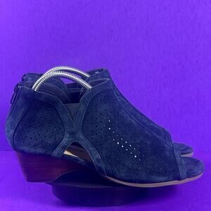 BELLA VITA Blue Remy Comfort Navy Laser Cut Wedge Sandals Wide Shoe Size 9-NEW